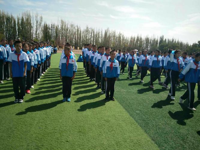 伊宁县第四中学七年级(5班)军训风采