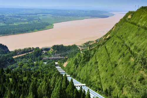 大禹渡黄河风景区位于山西省南大门的芮城县城东南10公里的黄河之