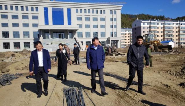 南岔县县委副书记,县长申勇到南岔县人民法院新址调研