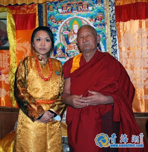 尧西·班·仁吉旺姆赴班禅德吉寺参加大师70华诞纪念