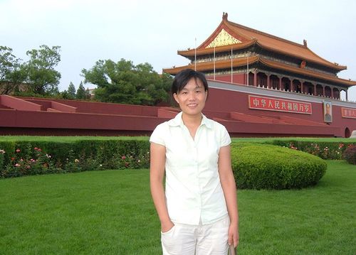 姜芳婷,女,1975年,生于河南省宁商丘市宁陵县张弓镇.