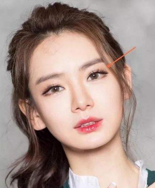 戚薇的眼睛为何那么好看?随手晒出自用眼霜后,网友懂了