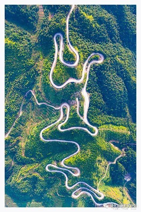 泉州这条盘山公路火了!九曲十八弯,惊险堪比
