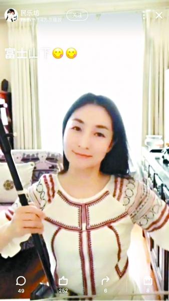 中央民族乐团中胡首席蔡阳当起了主播,个人直播间有近3万粉丝.