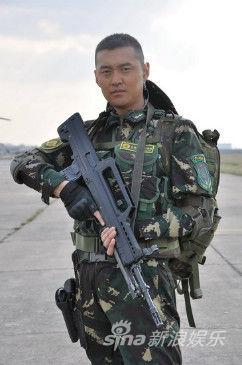 任柯诺《特种兵2》导演钦点再演伞兵