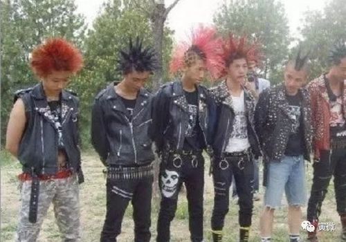 杀马特任何年代都有类似的心态上世纪七八十年代如果有人穿了牛仔裤那