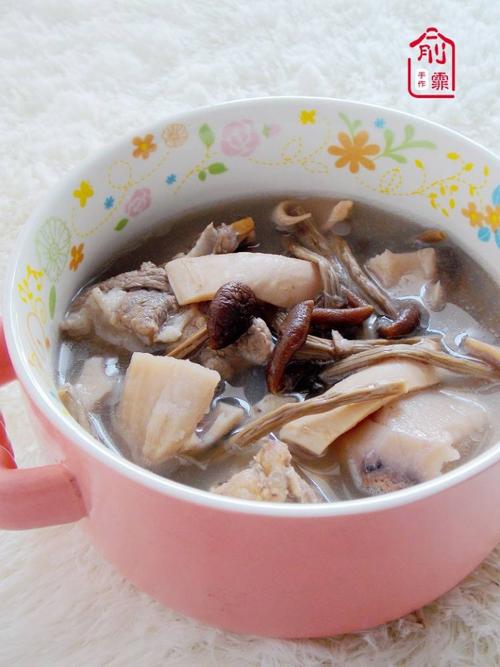 茶树菇莲藕排骨汤
