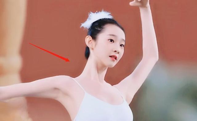 有种"仙鹤身材"叫张艺凡,看清她跳芭蕾的腿,上帝亲自捏的吧