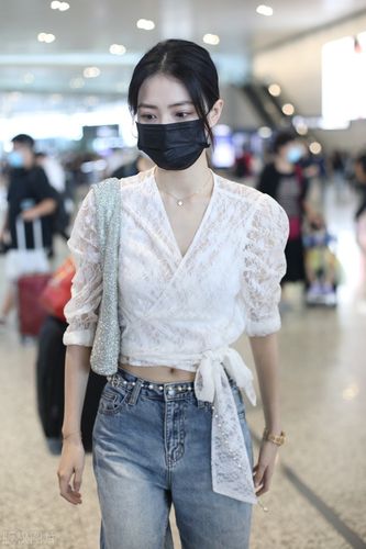 25岁徐璐太霸气,穿黑色连体裤扎道姑头,攻气十足