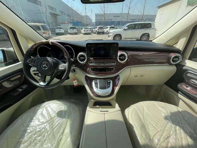 奔驰v级商务车双色车身内饰改装更惊艳