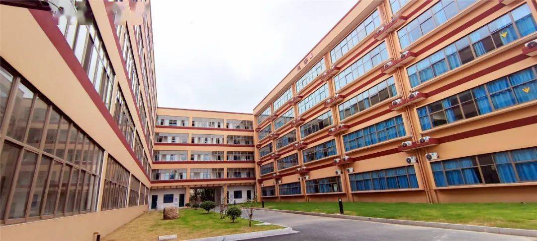 新校舍投入使用新合作全面开展吴江盛泽中学开启精彩新学年