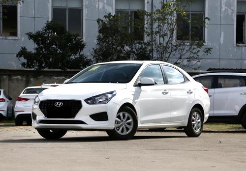 现代瑞纳:省油亲民三厢车,价格便宜动力足,遮风挡雨很实用