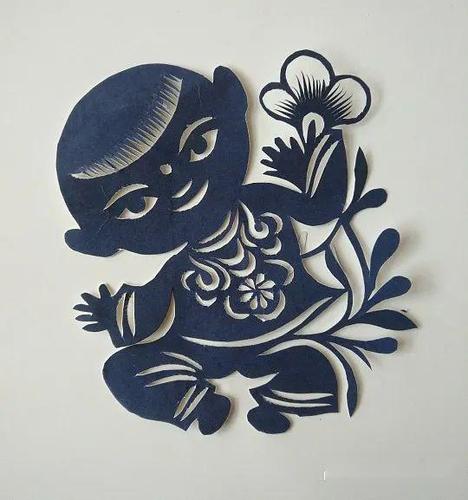 我们都向往快乐无忧的童年,这个天真烂漫的剪纸娃娃,送给你我他,愿