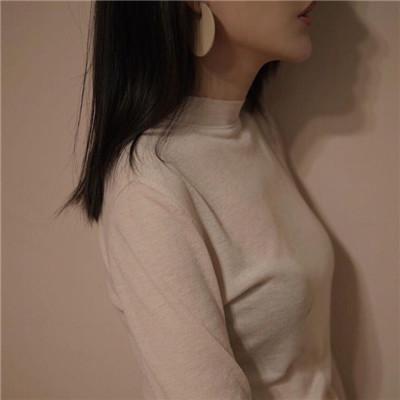 0  导读:         个性露锁骨半胸头像女        又污又黄的情侣头像