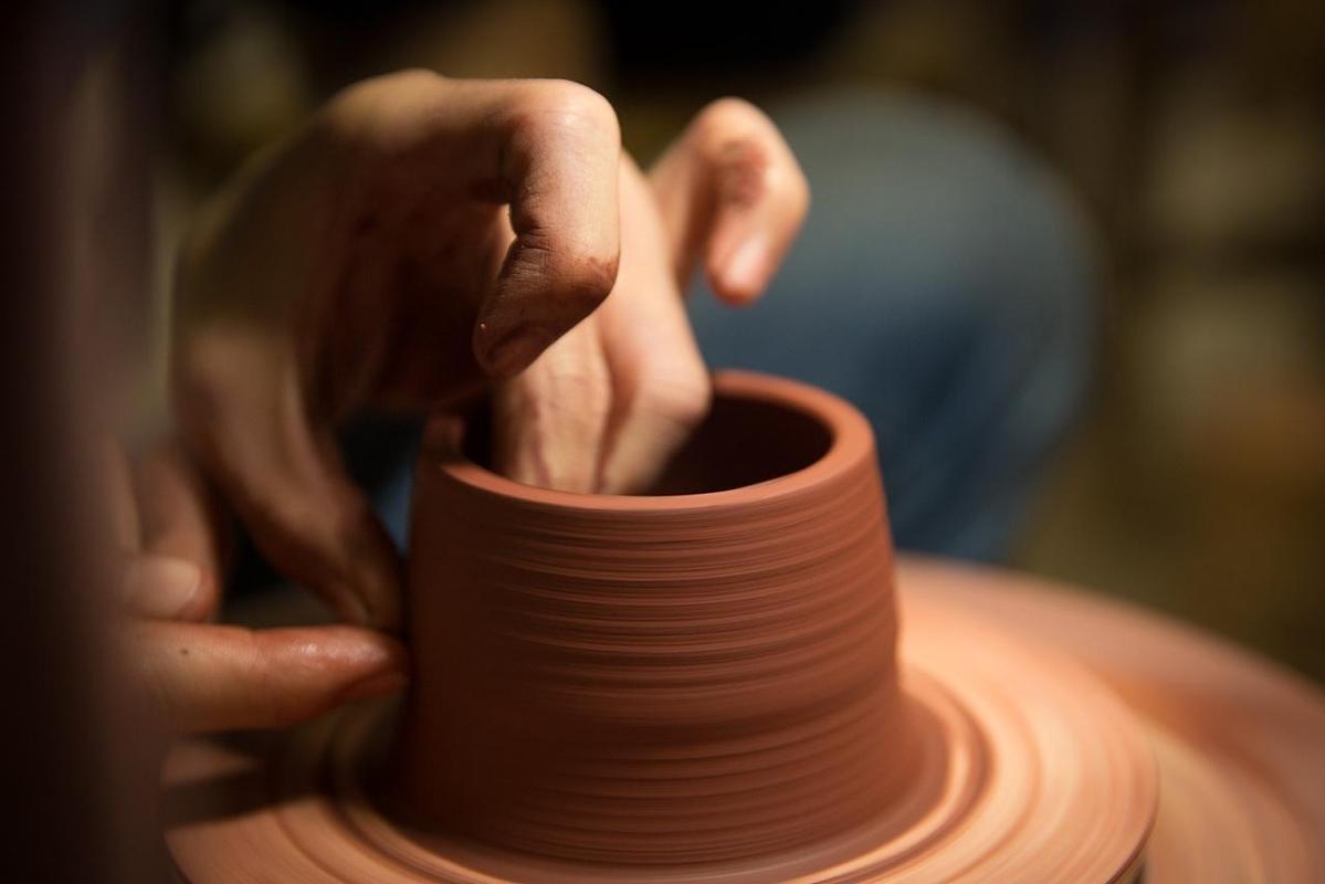 宜兴紫砂壶和潮州手拉壶的比较