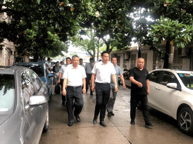 县委副书记,县长包朝阳关于行政村调整事宜赴丹东街道