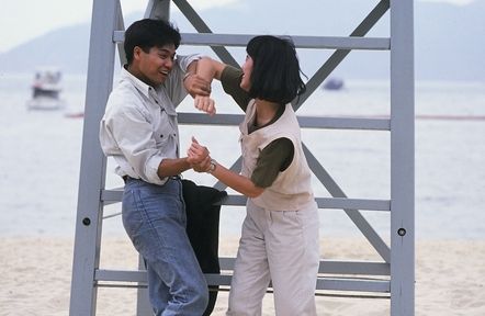 《成功路上》是香港无线电视(tvb)出品的一部时装中篇剧,讲述三个年青