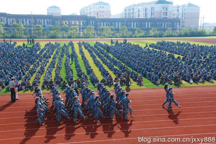 新余学院2012届新生军训《女生队列表演》之一