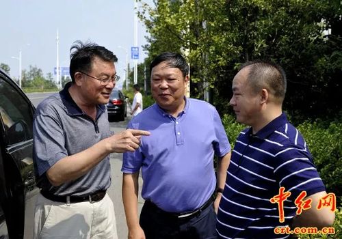 馆工作人员交谈参观李先念故居图书馆观看展览夏冬梅,张纪生,粟惠宁