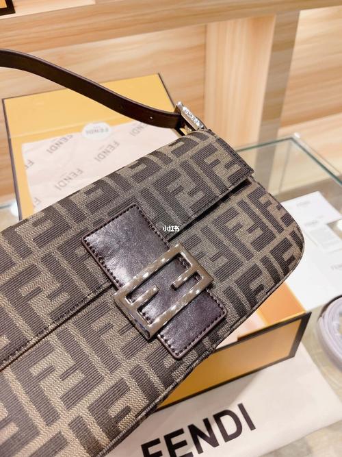 fendi芬迪腋下包法棍包_fendi芬迪_芬迪怎么样_米兰时装周_vintage