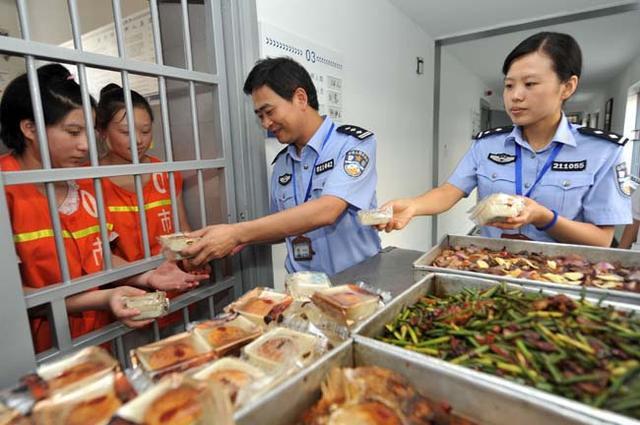 监狱里的伙食好不好?一般都吃什么?今天可算知道了