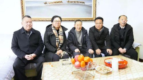 张岸林汤晓春赵华王发正等县四大班子主要领导集中走访慰问退休老干部