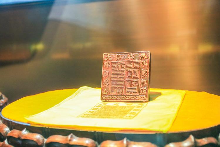 夏日游峨眉山不一样的感受可步行或坐缆车到万年寺山路蜿蜒备好晕车药