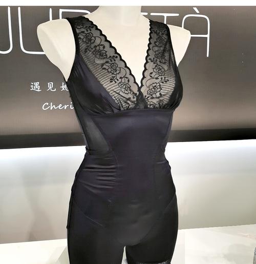 from top to bottom, open waist back, convenient to disrobe ;  2