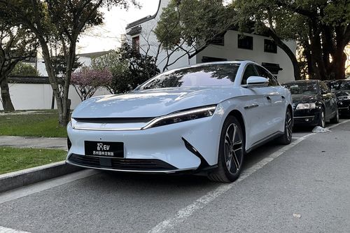 体现女性优雅品味 比亚迪汉苍穹灰浅色内饰上市