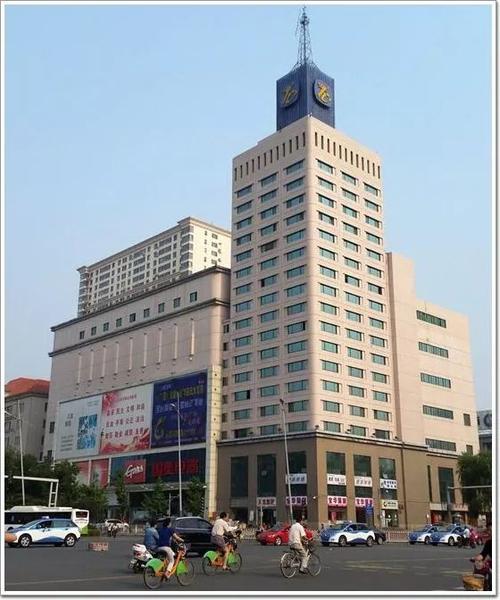 如:如太原市天龙大厦的外墙面装饰,选用600x600mm的磨光济南青花岗岩