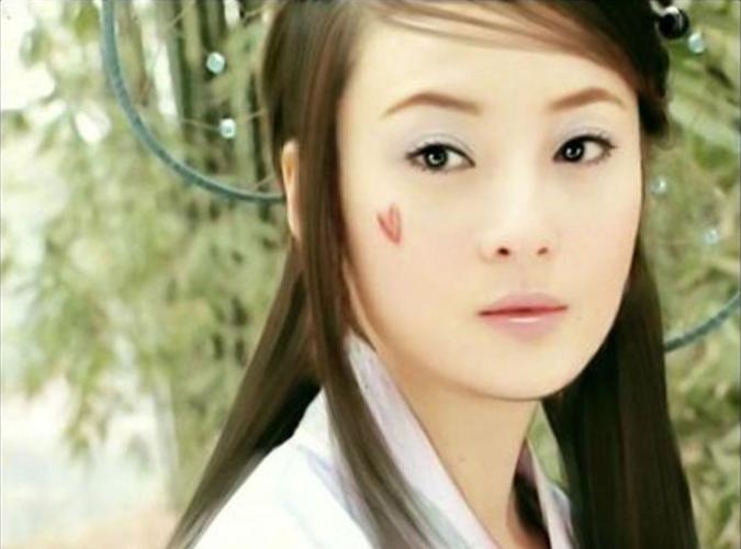 当初电视剧《风云》里面饰演步惊云的情人"第二梦"也是相当惊艳蒋勤勤