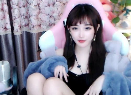 前段时间,虎牙豚豚在加入血色公会后,开启自己入会之后的首秀,与主播