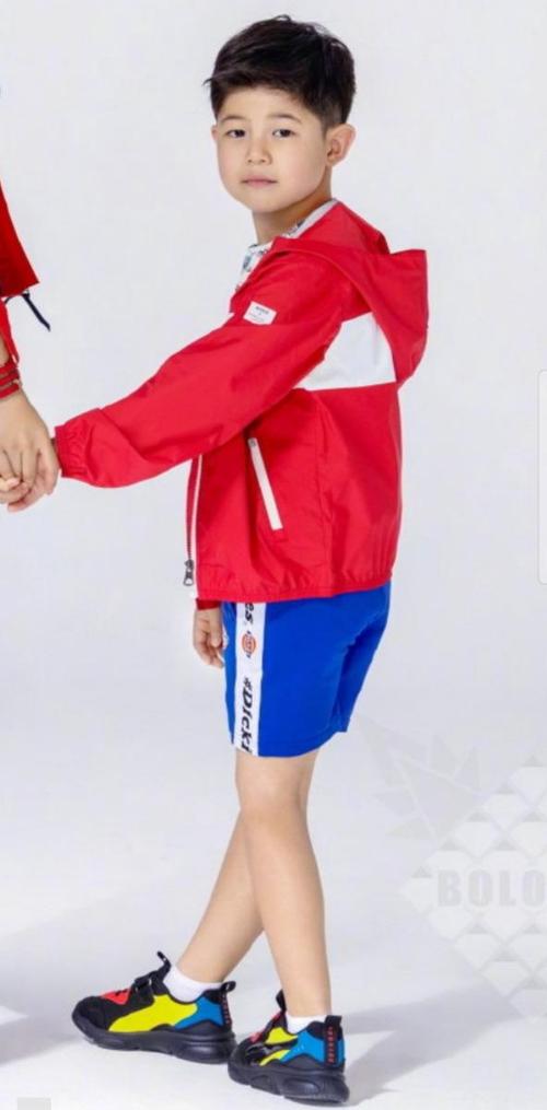 小时候像宋仲基,现在又神似李现,安吉这是谁红