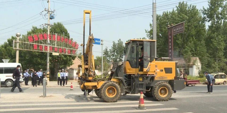 菏泽电视台《百姓天天看》栏目报道:整顿道路开口 保障行人安全