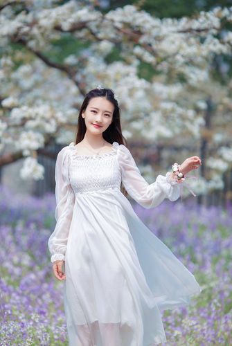 花环美女樱花园唯美写真回眸浅笑气色佳写真集