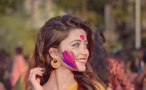 还记得因精灵眼而火爆印度的女孩吗?得知背景后,网友:婆罗门