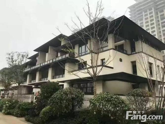 郑东区商都路;建业春天里顶瑞别墅出售业主急售包改合同每层有露