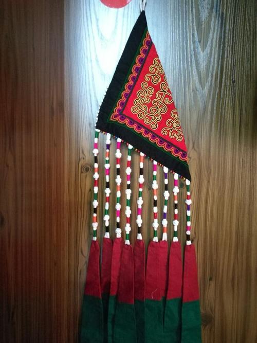 绚丽多彩的凉山彝族服饰