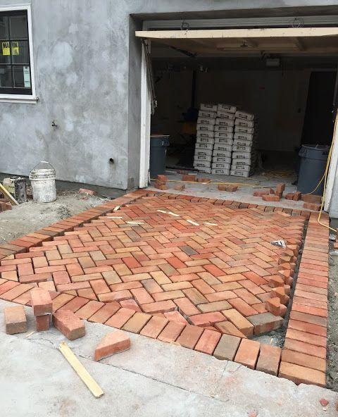 比起你家的水泥现浇地,我红砖斜着铺路,说是最美庭院没意见吧?