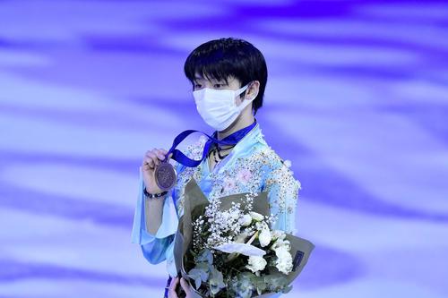 羽生结弦:世上没有不破晓的夜_冰场