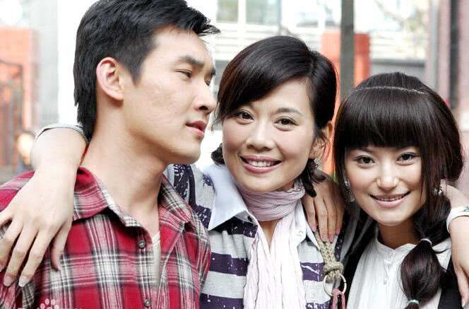 陈松伶:35岁低谷时遇小8岁初恋 因病没生育张铎早早拟