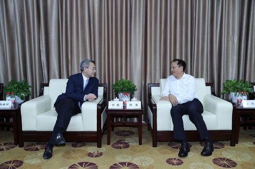 校董单位中国工商银行上海市分行付捷行长一行来访我校