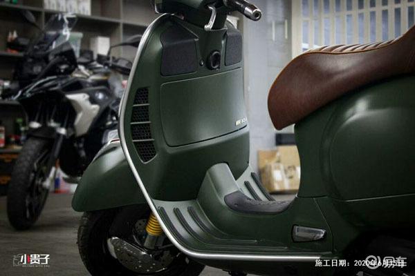 比亚乔vespa黑色秒变哑光军绿色,军迷喜欢范