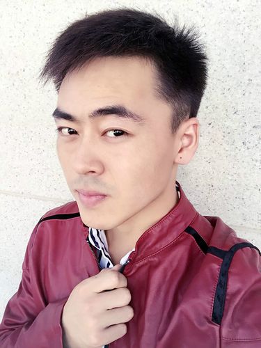 28～)男,黑龙江大庆肇源县人,草根艺人明星,中国华语乐坛新生代,歌手