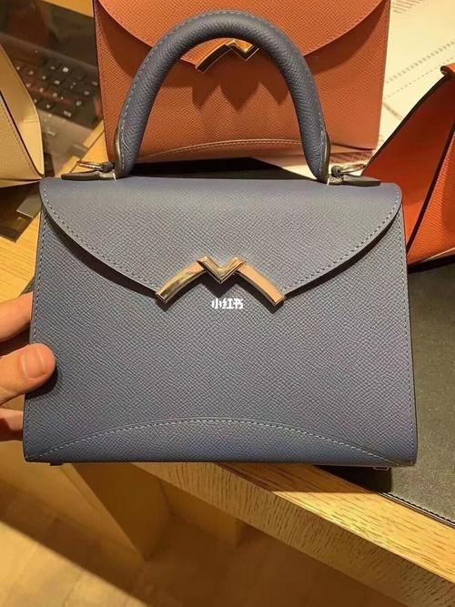 系列包包命名源于moynat女士的好友gabrielle réjane女士的名字