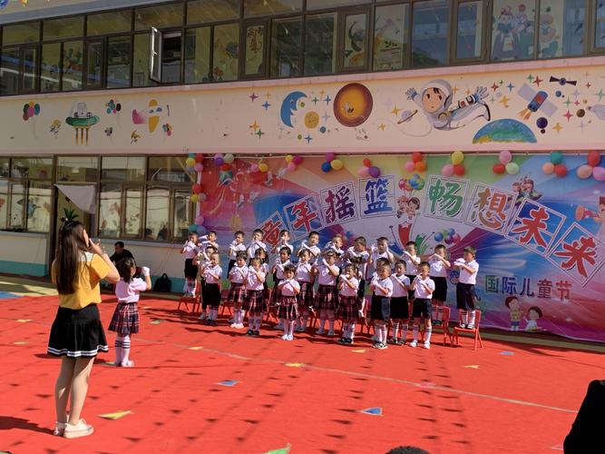 大班幼儿合唱《歌唱祖国》《爸爸妈妈听我说》《宝贝宝贝》