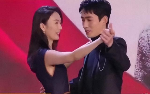 朱一龙跳舞踩童瑶其实和叛逆者相关剧中感情线太虐心了