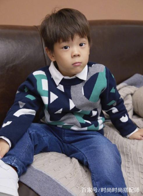 当杜江的儿子遇到吴京的儿子后,网友懵了:你们到底谁是嗯哼呢?