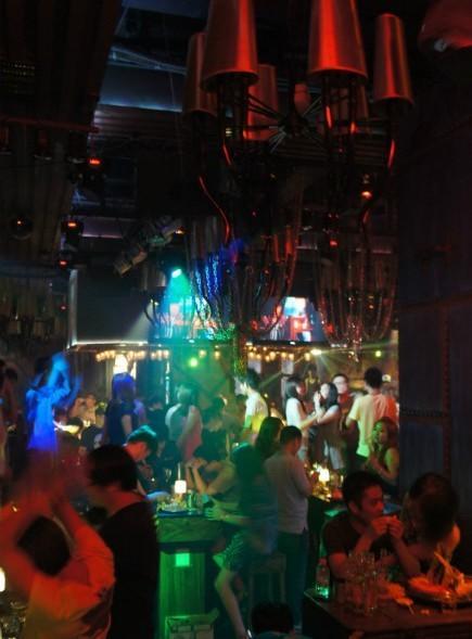 杭州根据地三号店酒吧 引领夜店新潮流