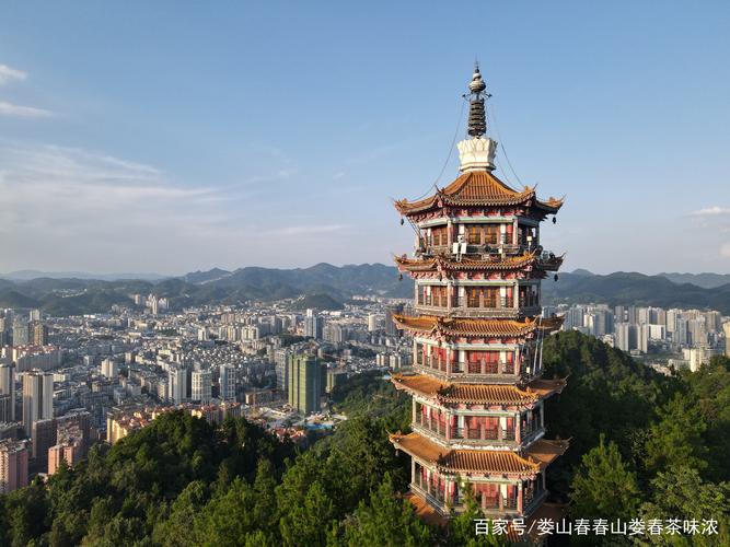 贵州省遵义市标志性建筑物凤凰楼景观.